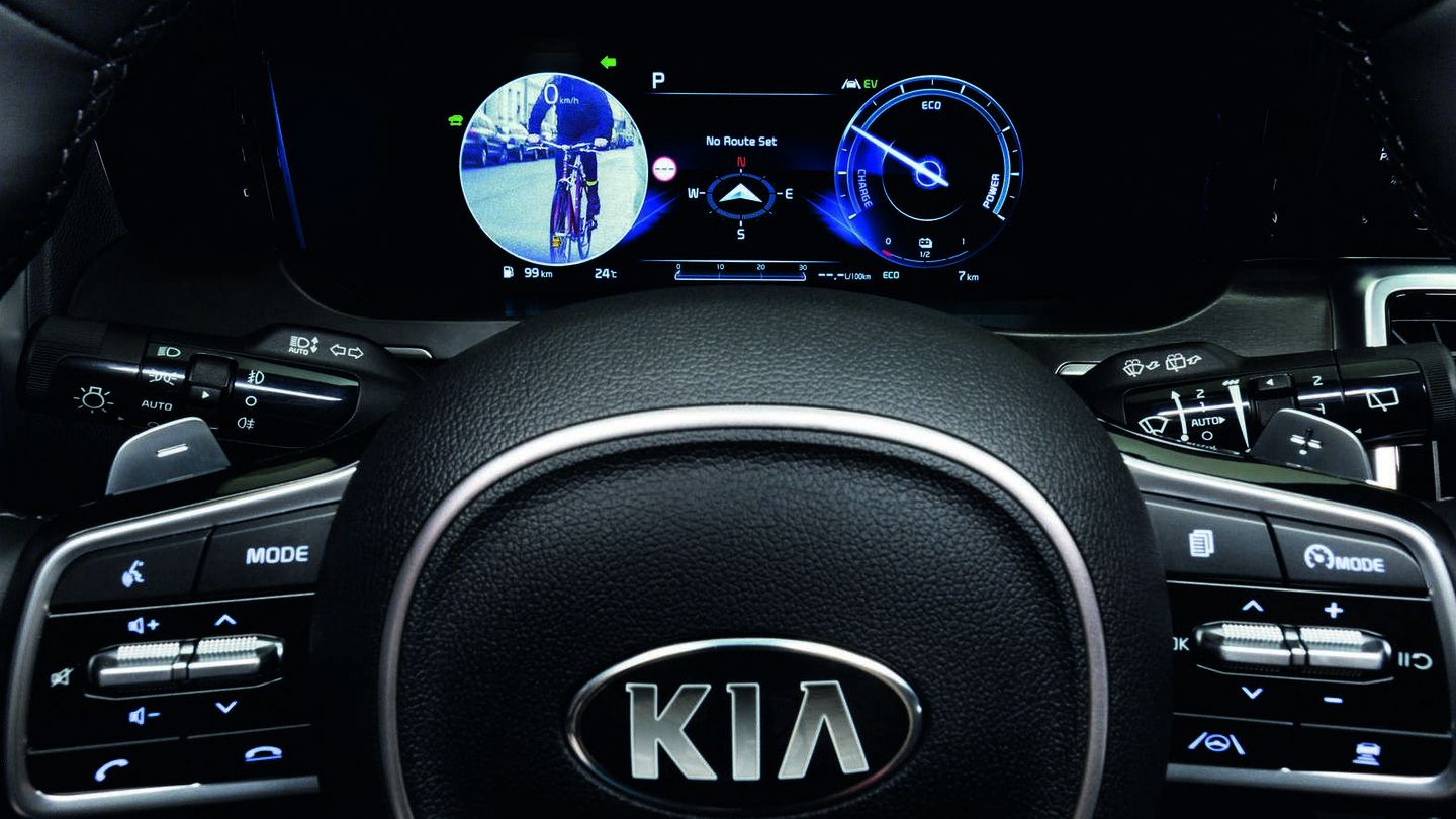El nuevo Kia Sorento es el primero en ofrecer la imagen de los retrovisores en el cuadro de instrumentos. 