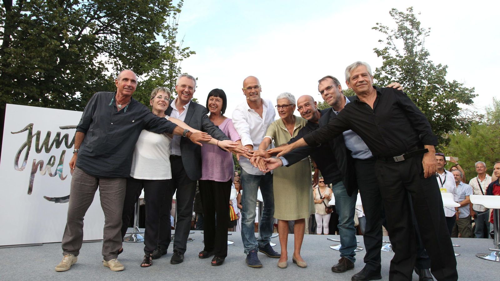 Foto: Presentación de la Candidatura de Junts pel Sí en Barcelona, incluido Amat (segundo por la derecha). (EFE)