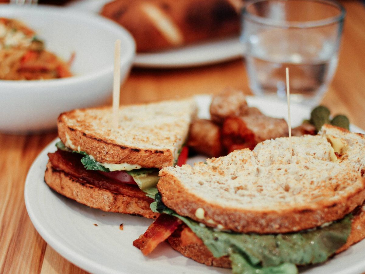 Foto: La receta de sándwich saludable de Helen Lindes. (Unsplash/Jimi Filipovski)