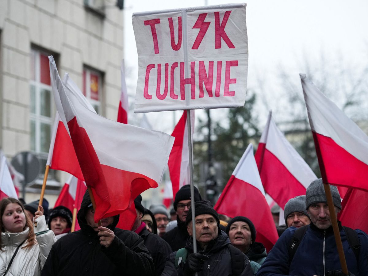 Foto: Simpatizantes del PiS se reúnen en Varsovia. (Reuters/Aleksandra Szmigiel)