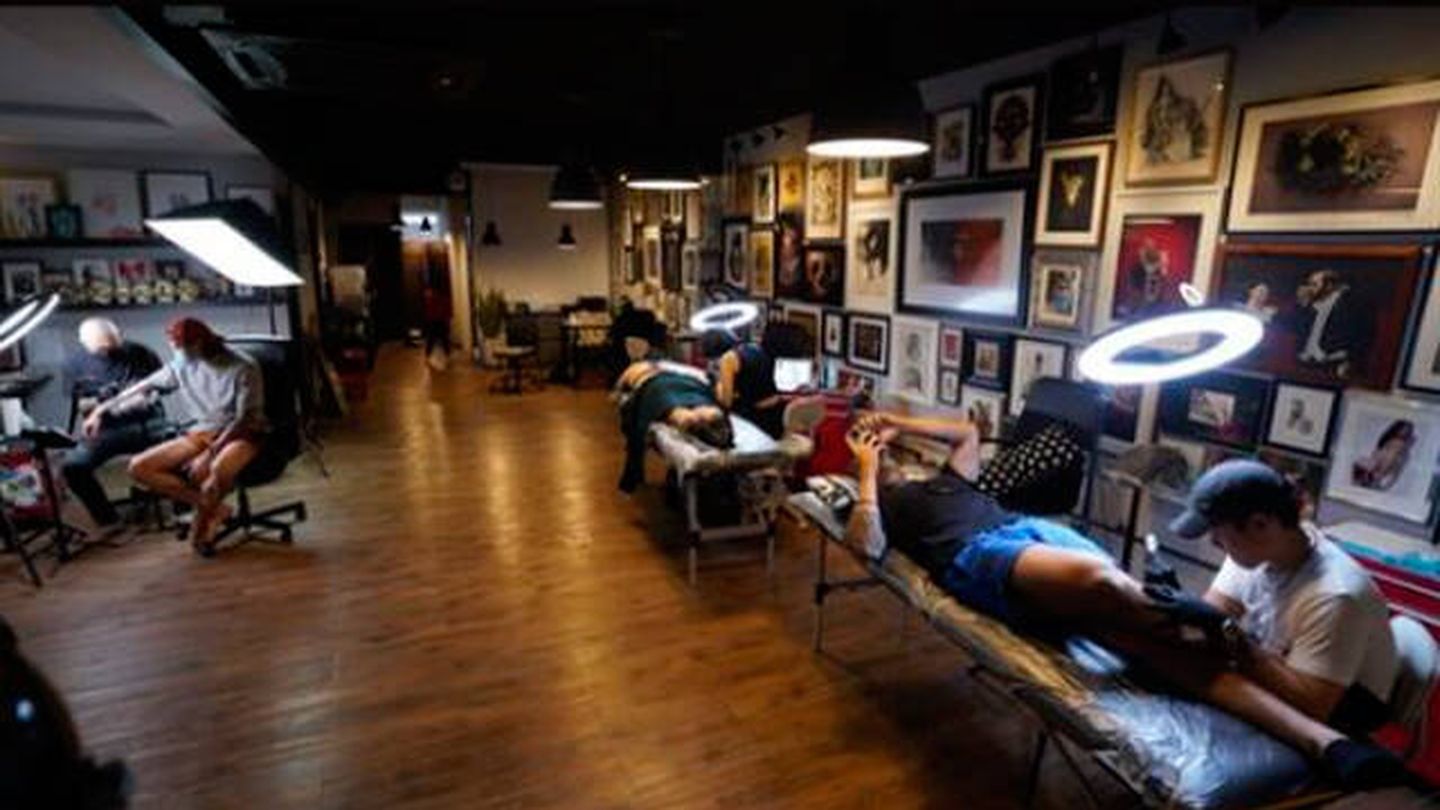 Los tatuadores dedicaron un día a trabajar por los demás (Instagram/artofalvin)