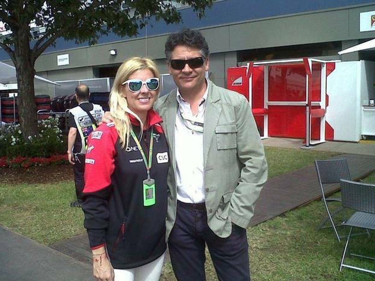 María de Villota y el autor del artículo en el GP de Australia de 2013. (Imagen de archivo)