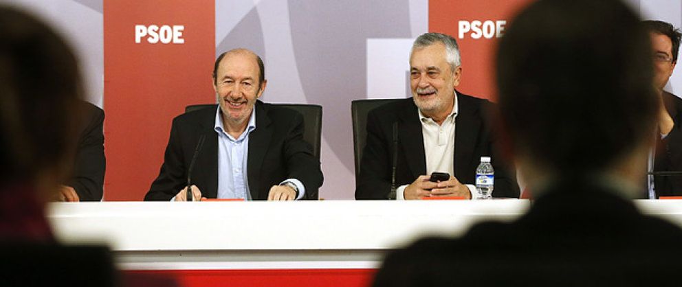 Foto: Griñán presenta un candidato fantasma a la sucesión de Rubalcaba para ensalzar al PSOE-A