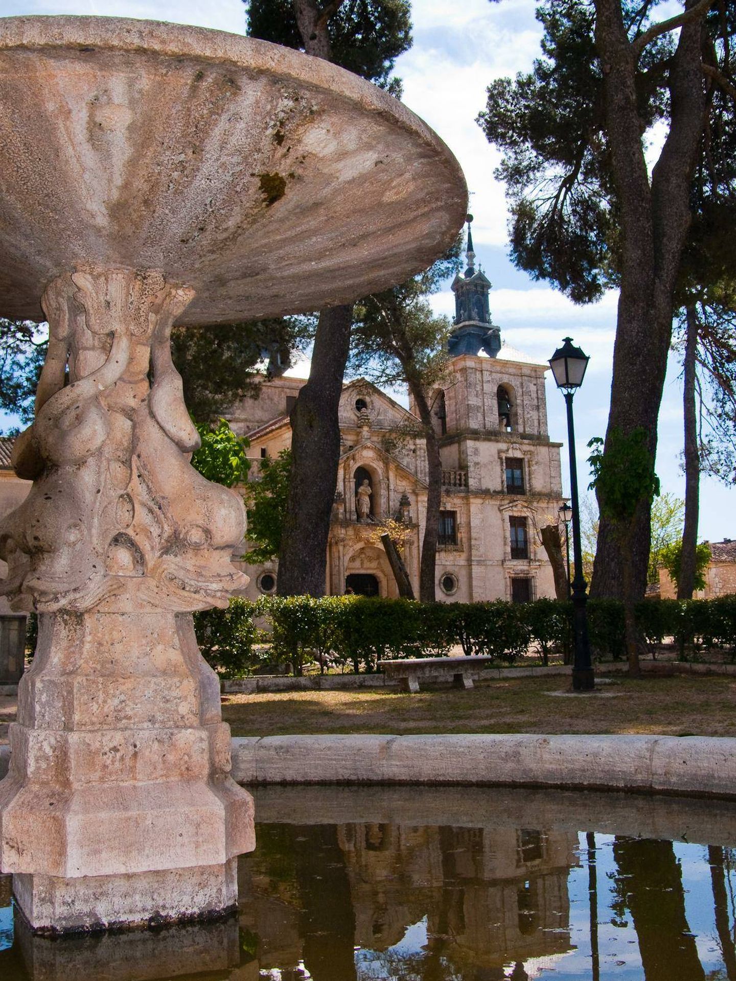 Fuente de los Tritones de Nuevo Baztán con el palacio al fondo. (Comunidad de Madrid)
