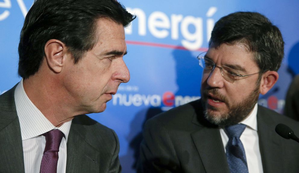 El ministro de Industria, José Manuel Soria (i), y el secretario de Estado de Energía