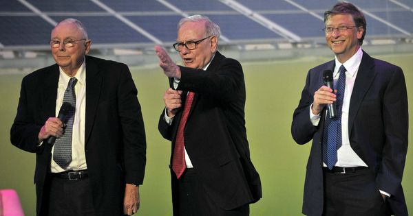 Foto: Charles Munger, Warren Buffett y Bill Gates, tres de los hombres más ricos del mundo. (EFE)