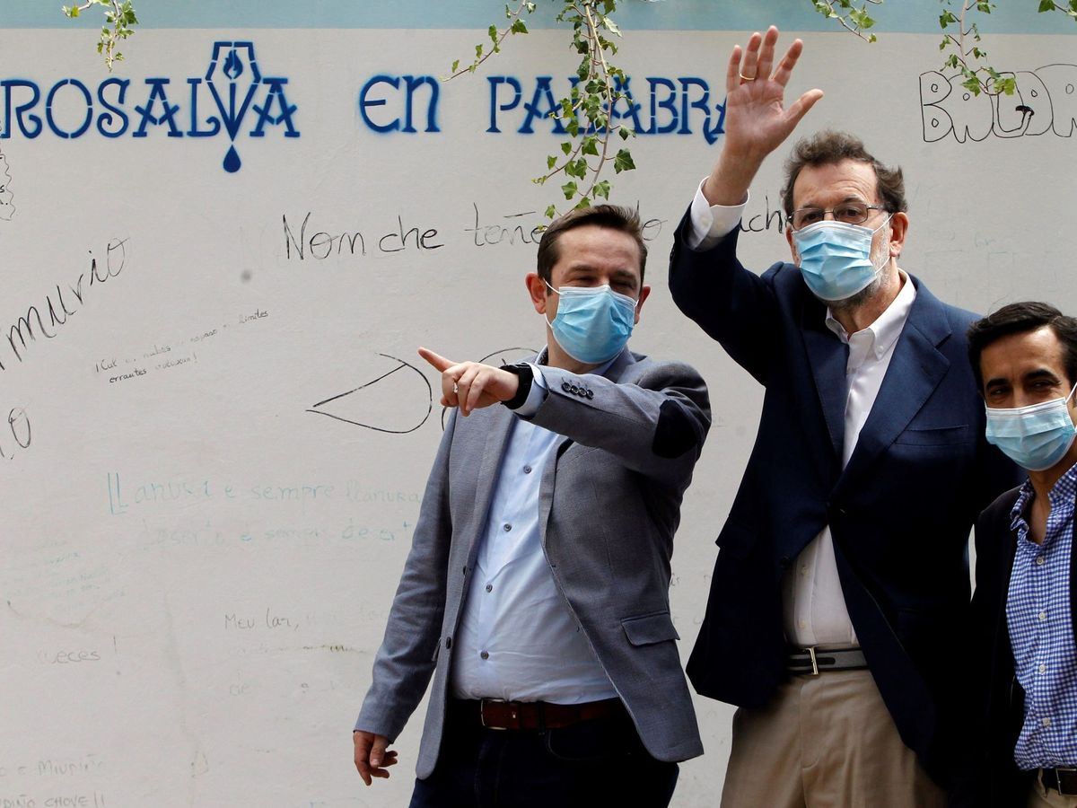 Foto: El expresidente del gobierno, Mariano Rajoy, en plena campaña del PP en Galicia (EFE)