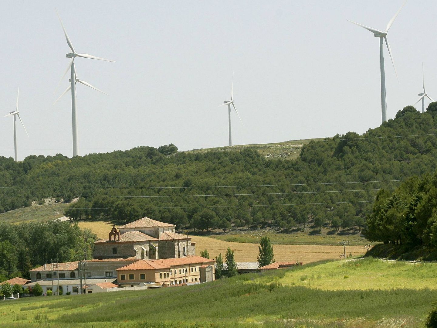 Foto de archivo de un parque eólico en Castilla y León. (EFE)