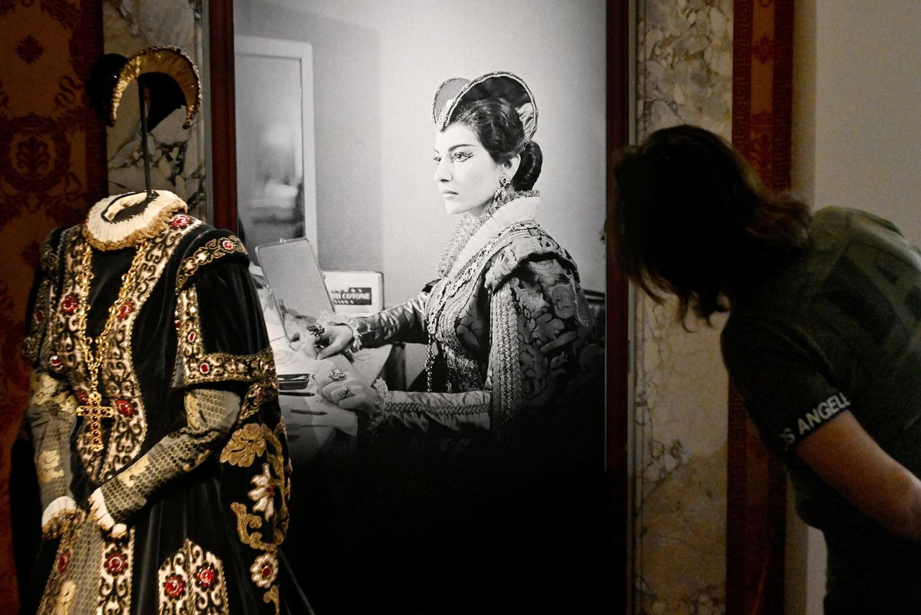Una foto de Maria Callas en la exposición del Teatro La Scala en Milán. (EFE/Daniel Dal Zennaro)