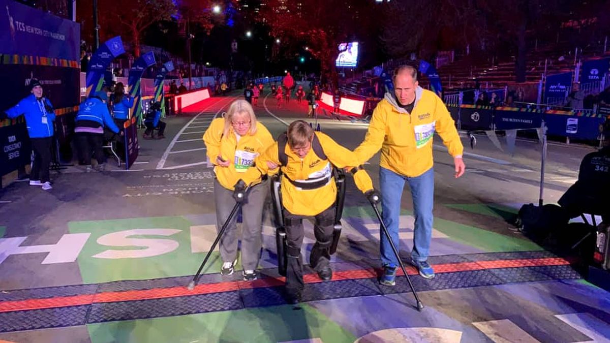 Una mujer con parálisis completa el Maratón de Nueva York gracias a un exoesqueleto