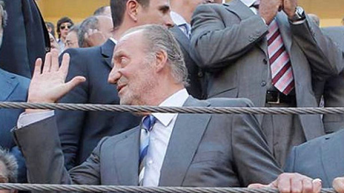 Don Juan Carlos no abdica, ¡larga vida al Rey!