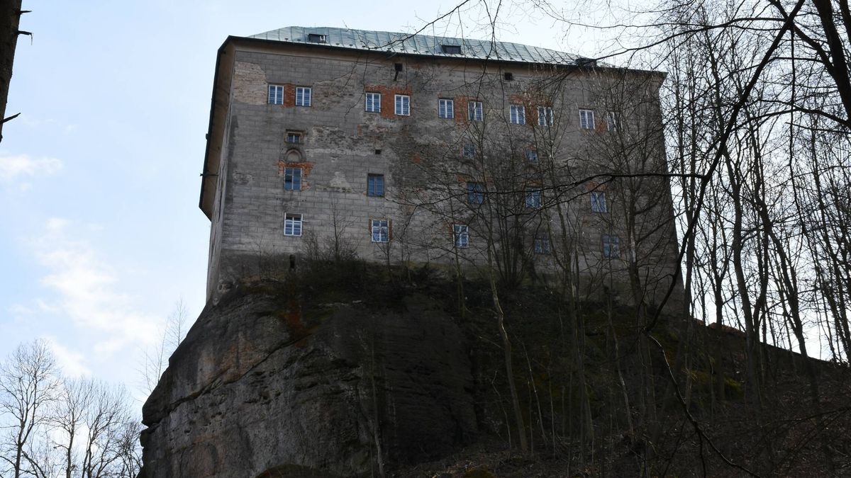 El misterio de Houska, la fortaleza checa que oculta una 'puerta de entrada al infierno'