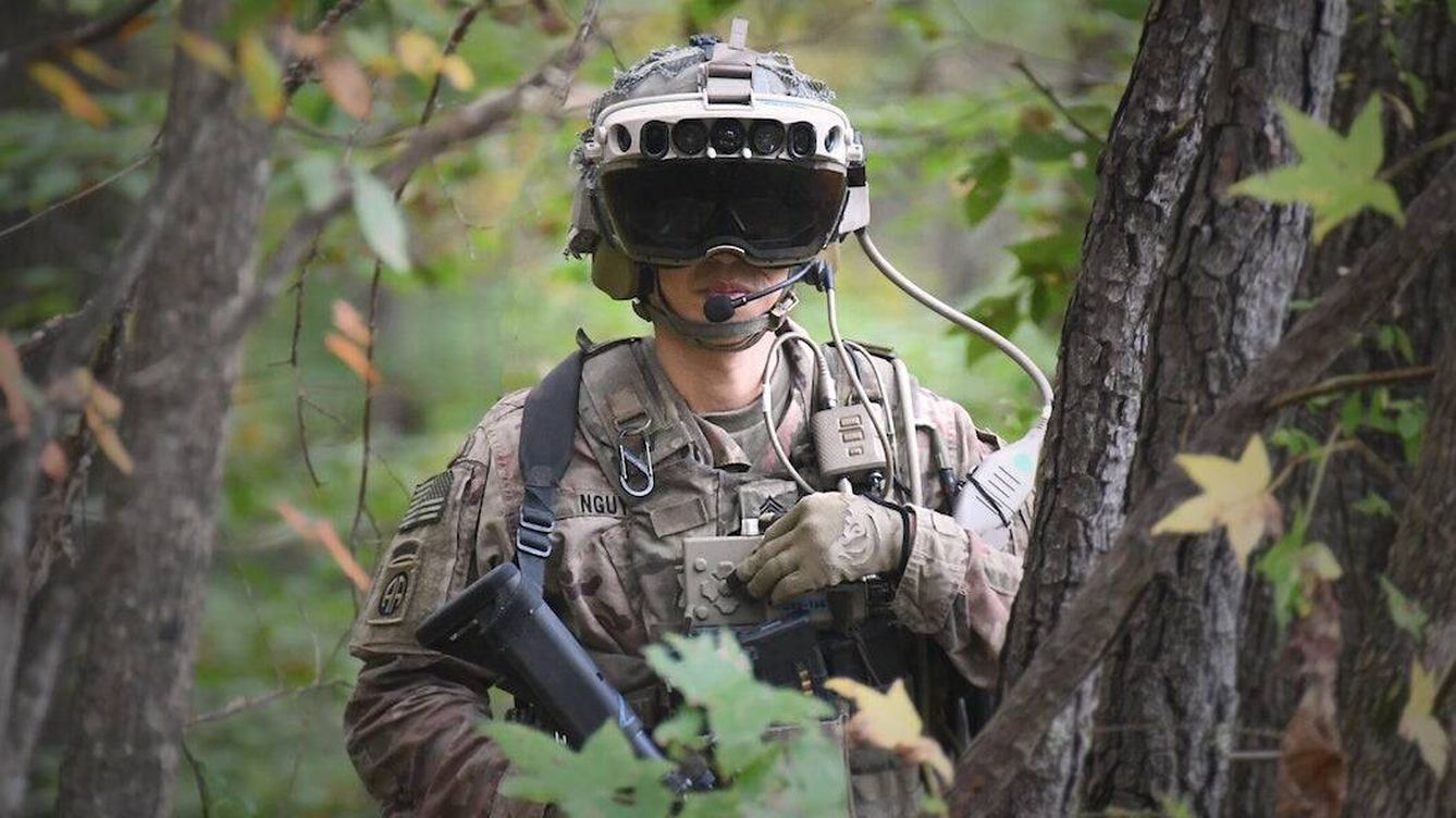 Foto: Soldado americano con armadura corporal y gafas de realidad aumentada (US Army)
