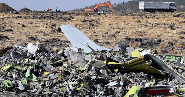 Foto: Restos del fuselaje del avión Boeing 737 MAX 8 de Ethiopian Airlines que se estrelló el domingo 10 de marzo poco después de despegar de Adís Abeba con rumbo a Nairobi. (EFE)