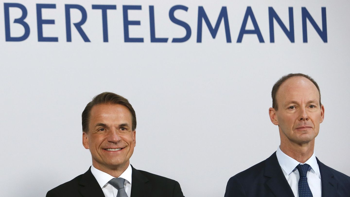El CEO de Bertelsmann, Thomas Rabem y Markus Dohle, CEO de Penguin Random House. (Reuters)