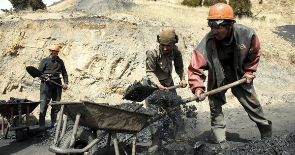 Foto: Mineros trabajando. (EFE)