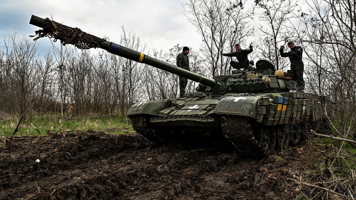 Soldados ucranianos durante un entrenamiento militar en el frente de Zaporiyia, el 5 de abril. (Reuters)