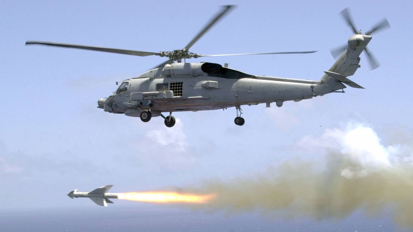 Lanzamiento de un misil AGM-119 Penguin desde un MH-60 norteamericano (US NAVY)