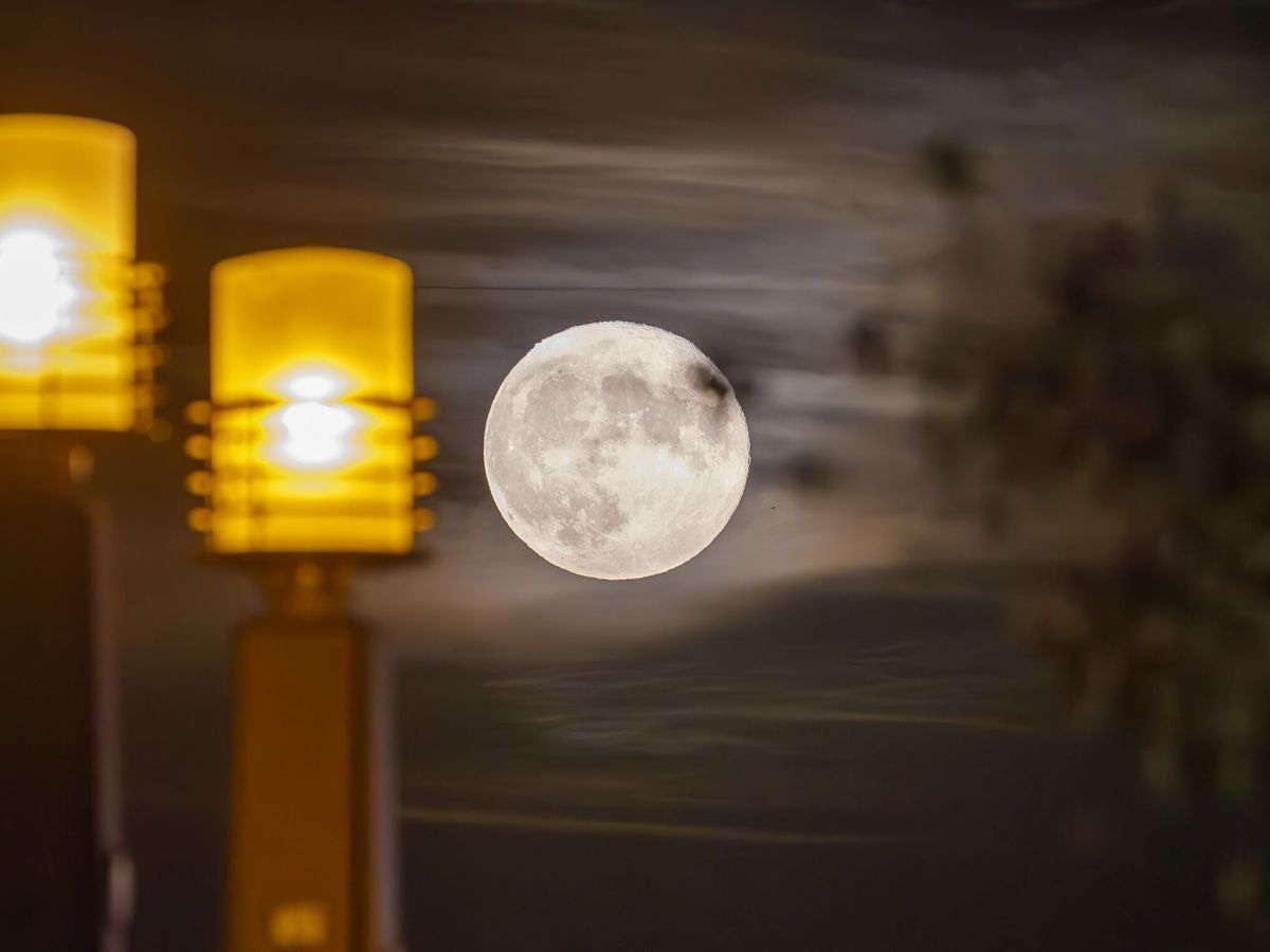 Foto: Así será la primera luna llena del otoño (Reuters/Javier Belver)