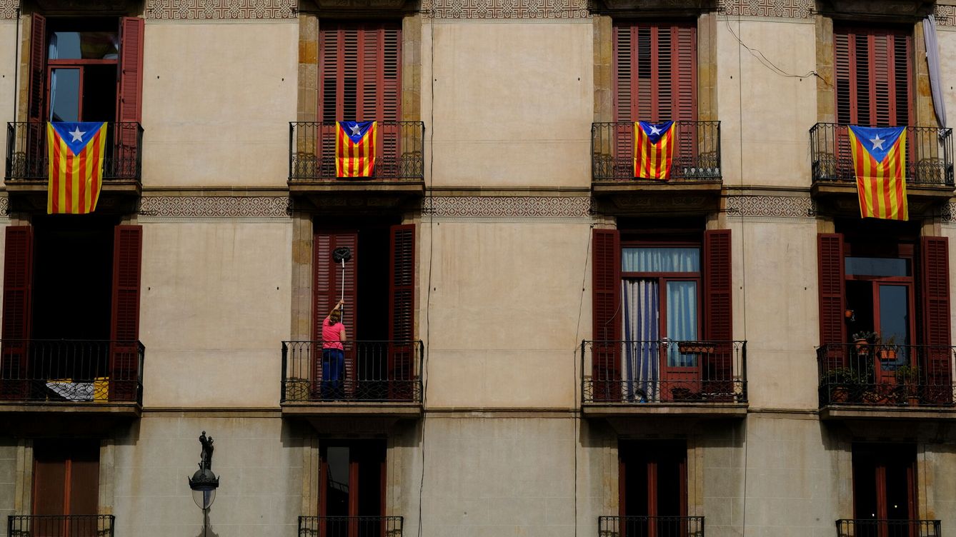 Foto: Banderas independentistas en Barcelona. (Reuters)