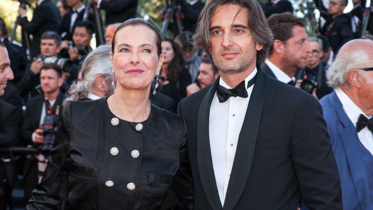 Dimitri Rassam reaparece tras su separación de Carlota Casiraghi: en Cannes y de la mano de su madre