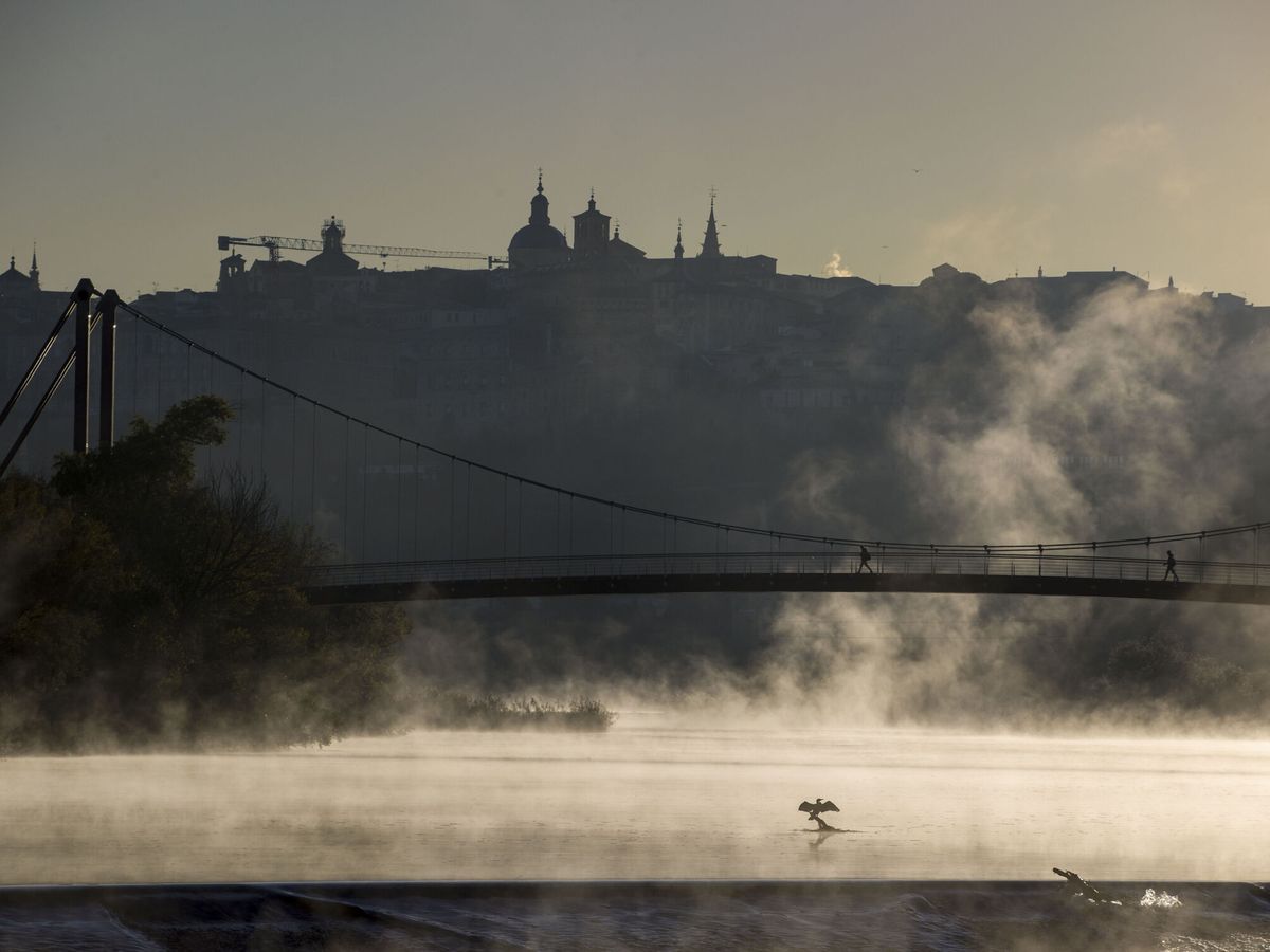 Foto: Nieblas matinales en Toledo. (EFE/Ismael Herrero)