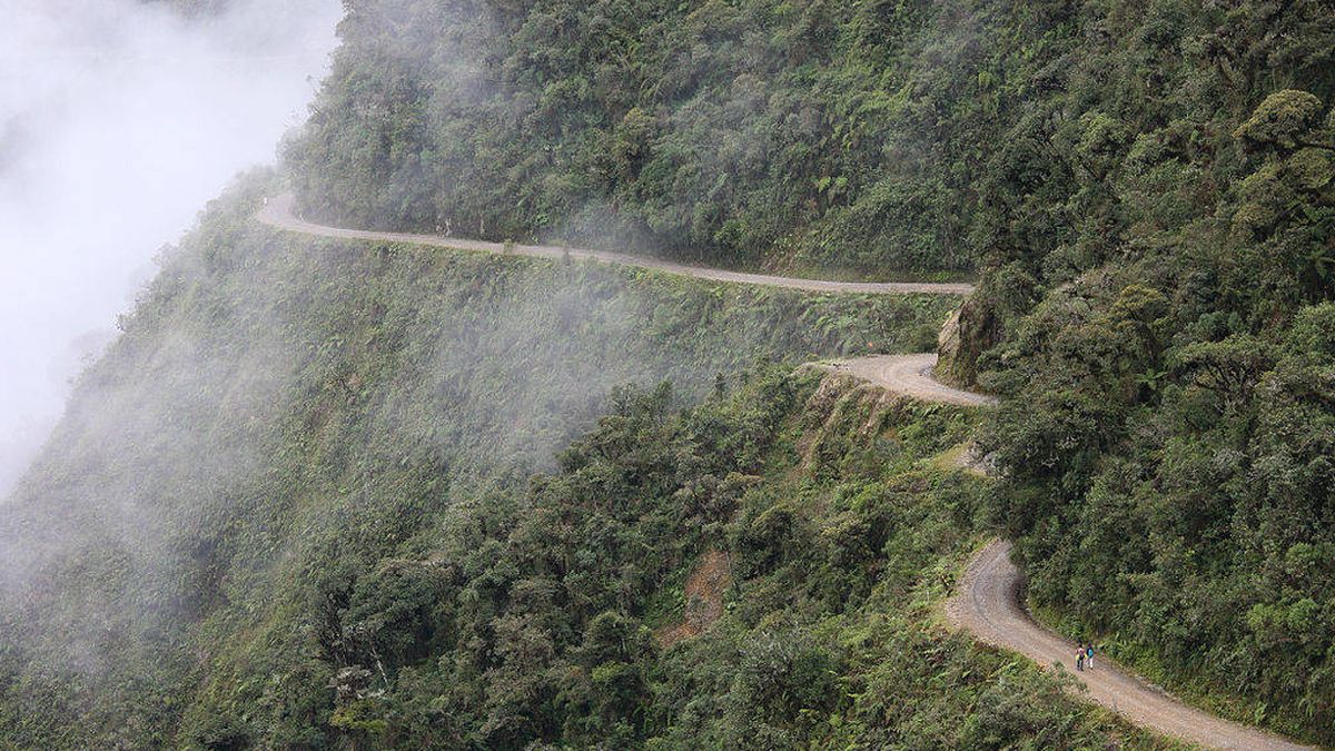 Así es la carretera más peligrosa del mundo: estrecha, sin guardarraíl y a 3.600 metros