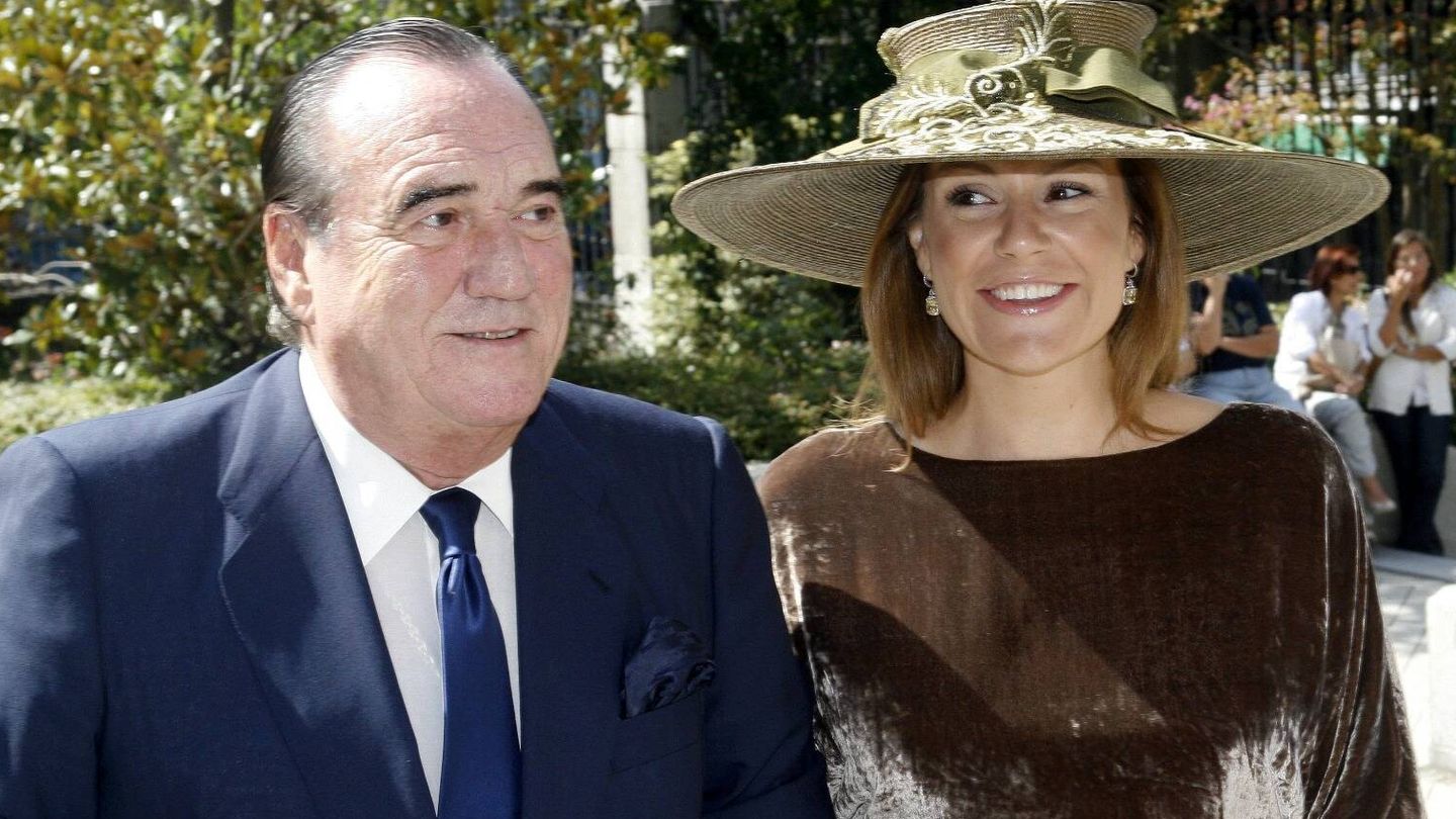 Fernández Tapias junto a su tercera mujer, Nuria González, en una imagen de archivo. (Cordon Press)