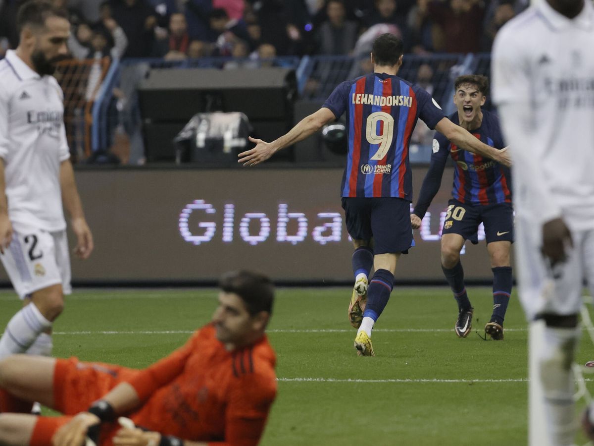 Foto: El Madrid fue impotente ante un Barça que lo controló. (EFE/Juan Carlos Cárdenas)