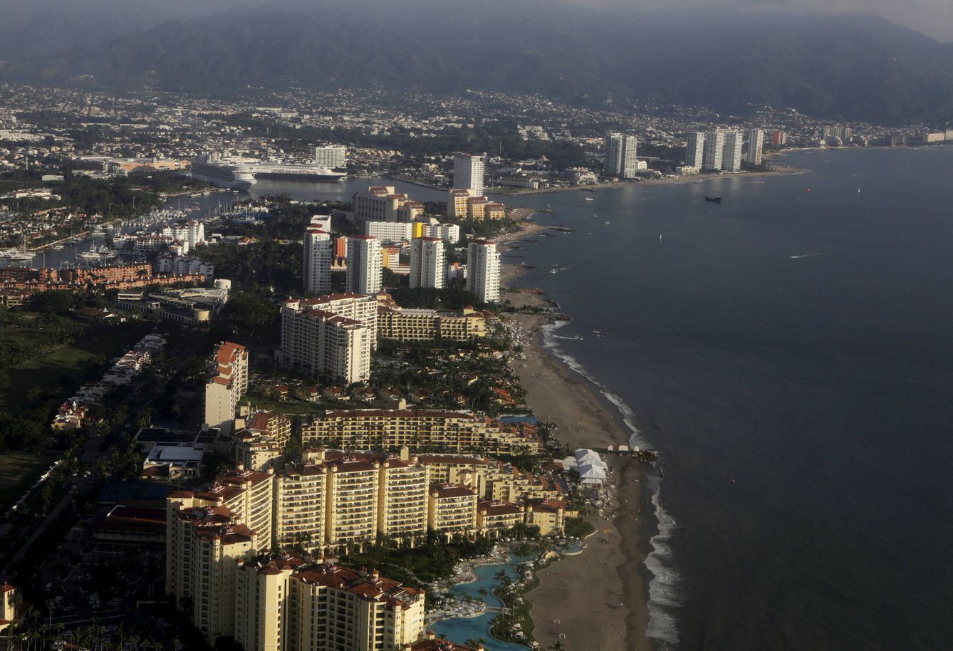 Vista aérea de Puerto Vallarta, la ciudad turística donde fue secuestrado José Alfredo, hijo del Chapo Guzmán. (REUTERS/Henry Romero)