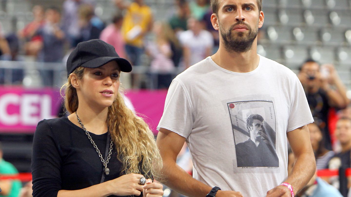 Shakira y el padre de sus hijos, el futbolista Gerad Piqué en un evento en Barcelona, donde residen.