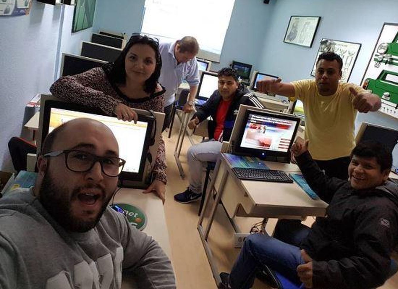 Kiko Rivera y sus compañeros en la autoescuela (Instagram)