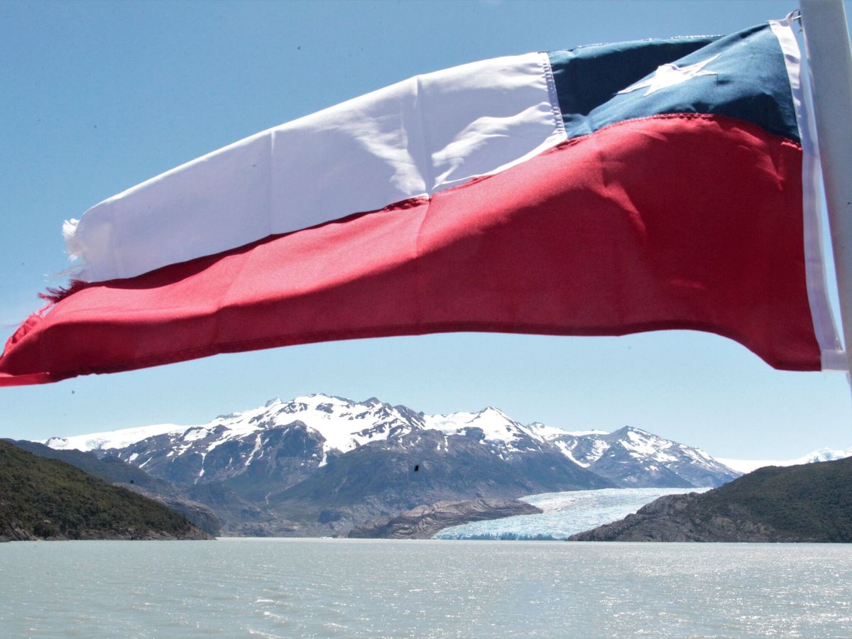 Foto: El glaciar grey Bandera de Chile en el Parque nacional Torres del Paine. (EFE/Javier Martín)
