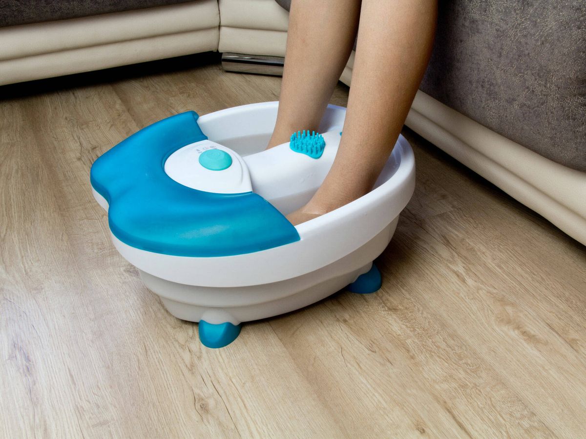 Foto: El masajeador de pies para relajarse al llegar a casa cada día (iStock)