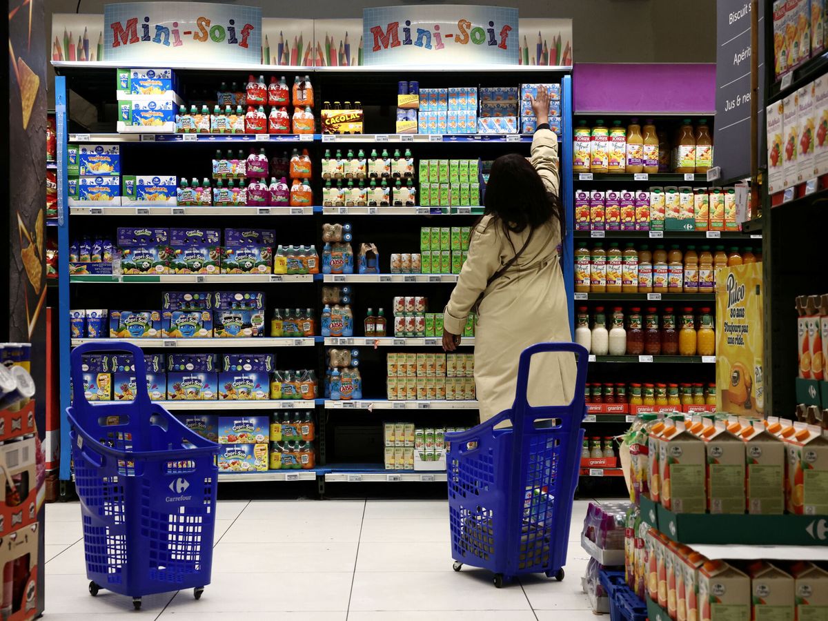 Foto: Carrefour rebaja por sorpresa más de 500 productos: así puedes comprobar tu nueva lista de la compra(REUTERS / Stephanie Lecocq)