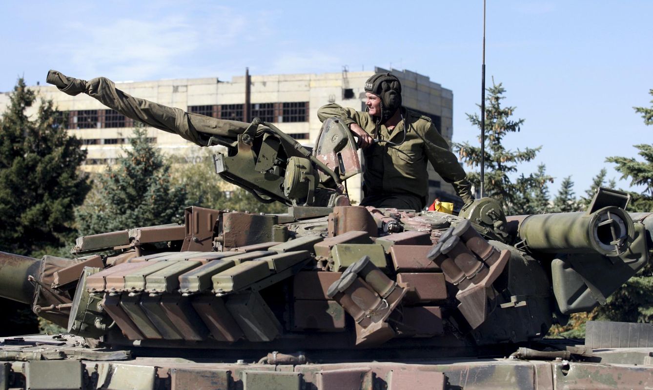 Un prorruso en un tanque en 2014. (Reuters)