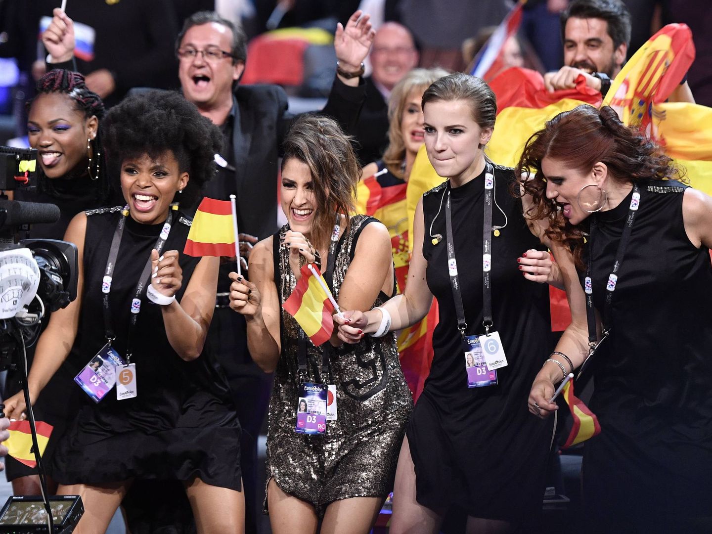 Barei junto a sus coristas en el Festival de Eurovisión de 2016. (Gtres)