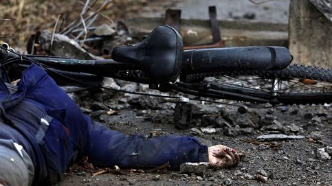 La retirada rusa deja un reguero de cadáveres que Kiev califica de crímenes de guerra