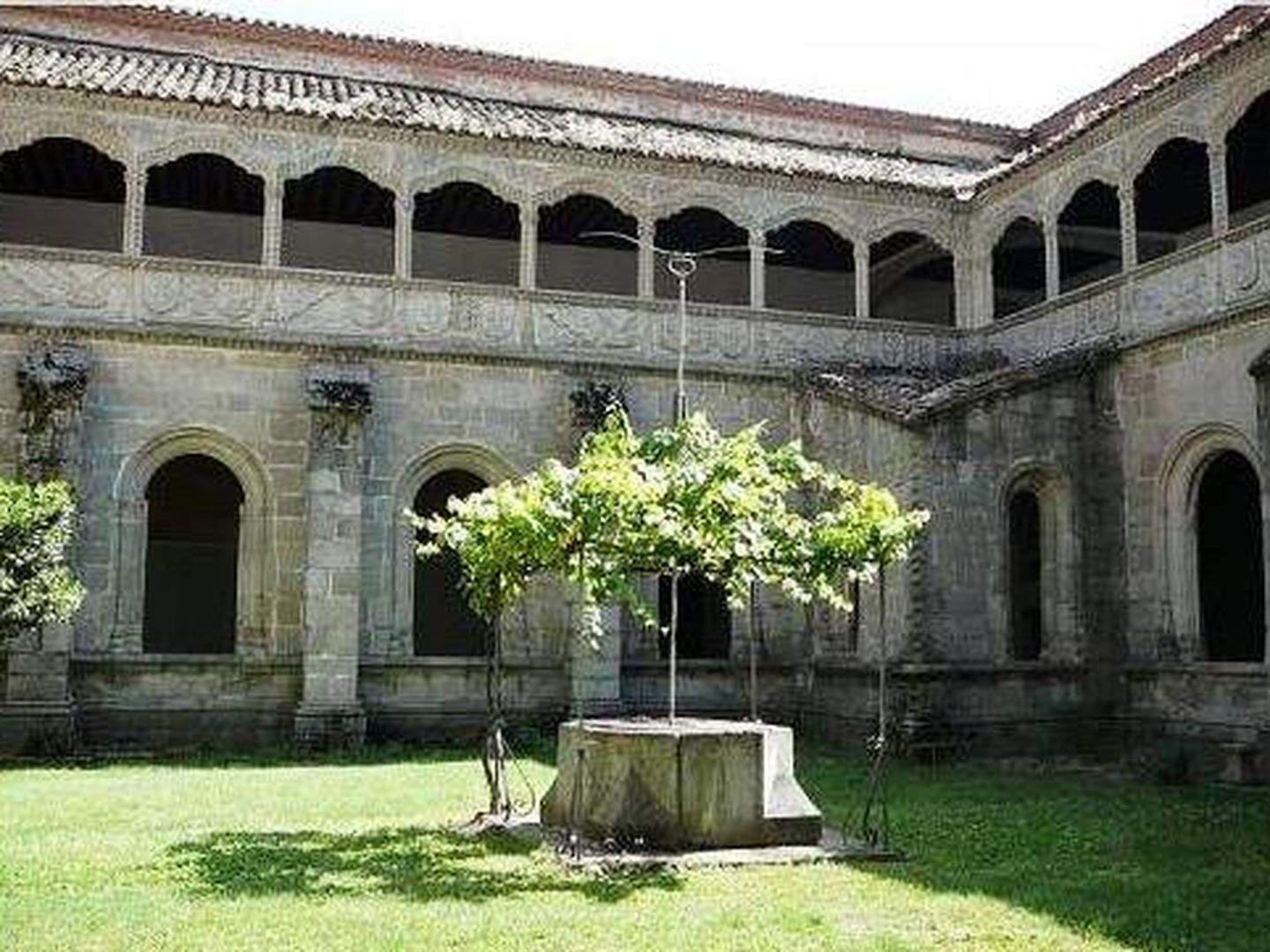 Claustro del Silencio en el Real Monasterio de Santo Tomás (Ávila)