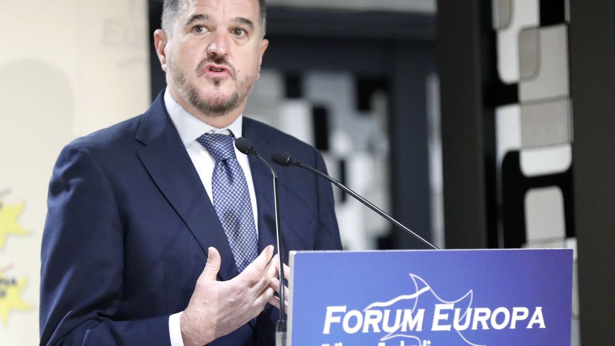 Iturgaiz, de ser cortado para las europeas a pedir el voto contra "el fasciocomunismo"