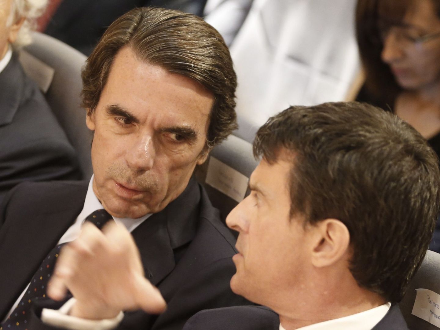 Manuel Valls junto al expresidente José María Aznar el pasado mes de junio. (EFE)