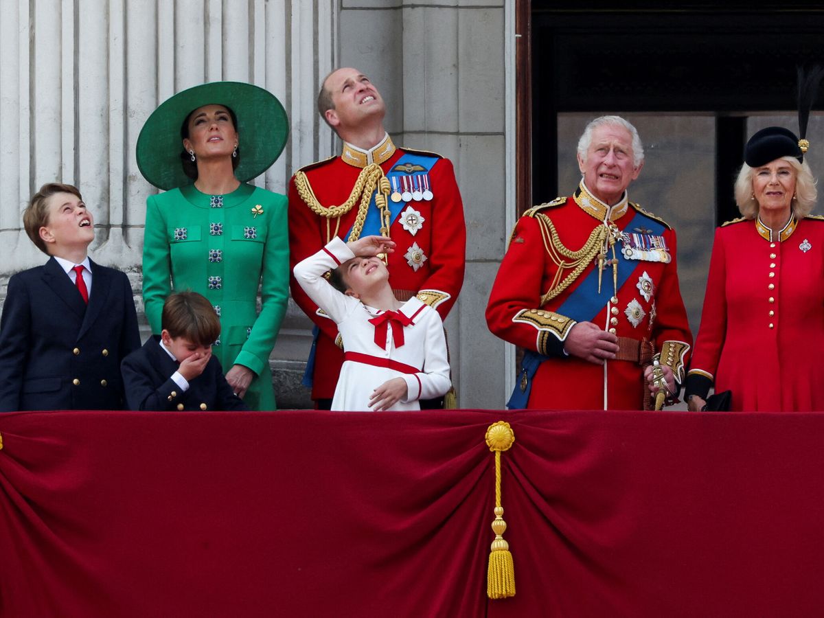 Foto: Los príncipes de Gales y sus hijos, en el Trooping the Colour. (Reuters/Toby Melville)