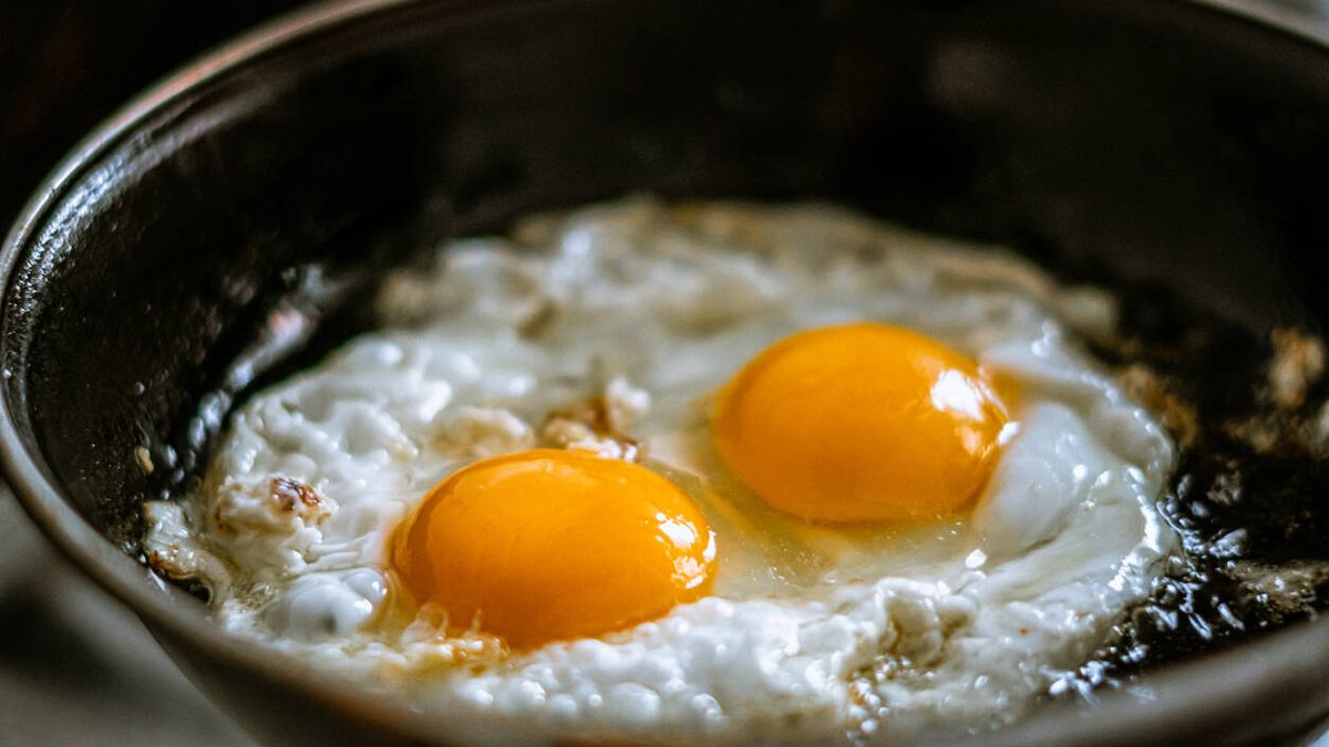 Cómo evitar la salmonela en restaurantes y por qué se incumple la ley con los huevos fritos