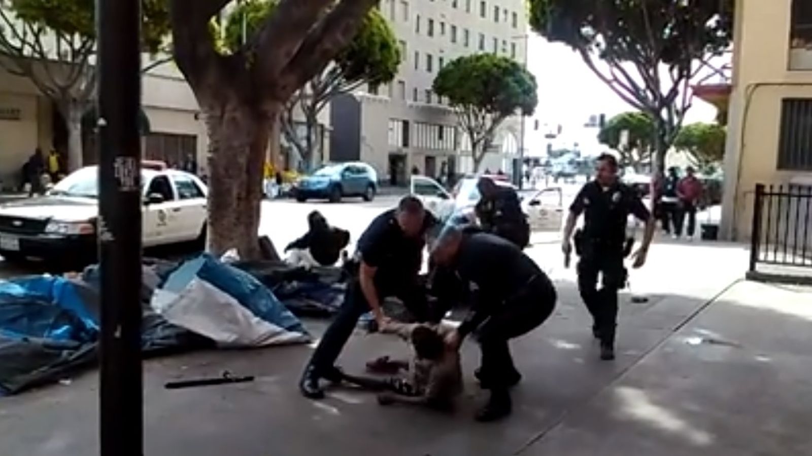 Foto: La Policía de Los Ángeles ha matado a un mendigo en plena calle (YouTube)