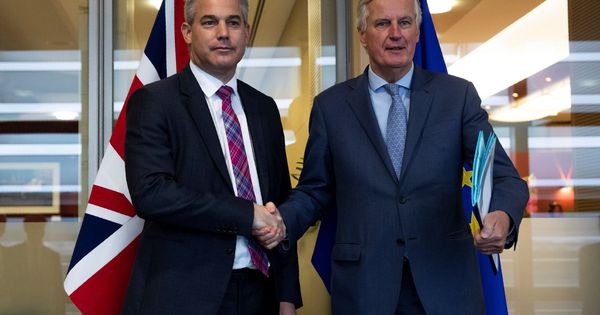 Foto: El ministro británico para el Brexit, Stephen Barclay, junto al negociador de la UE Michel Barnier. (EFE)