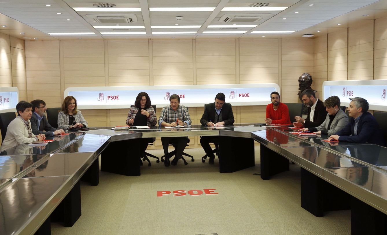 Reunión de la comisión gestora del PSOE para convocar el comité federal del 1 de abril, el pasado 27 de marzo. (EFE)
