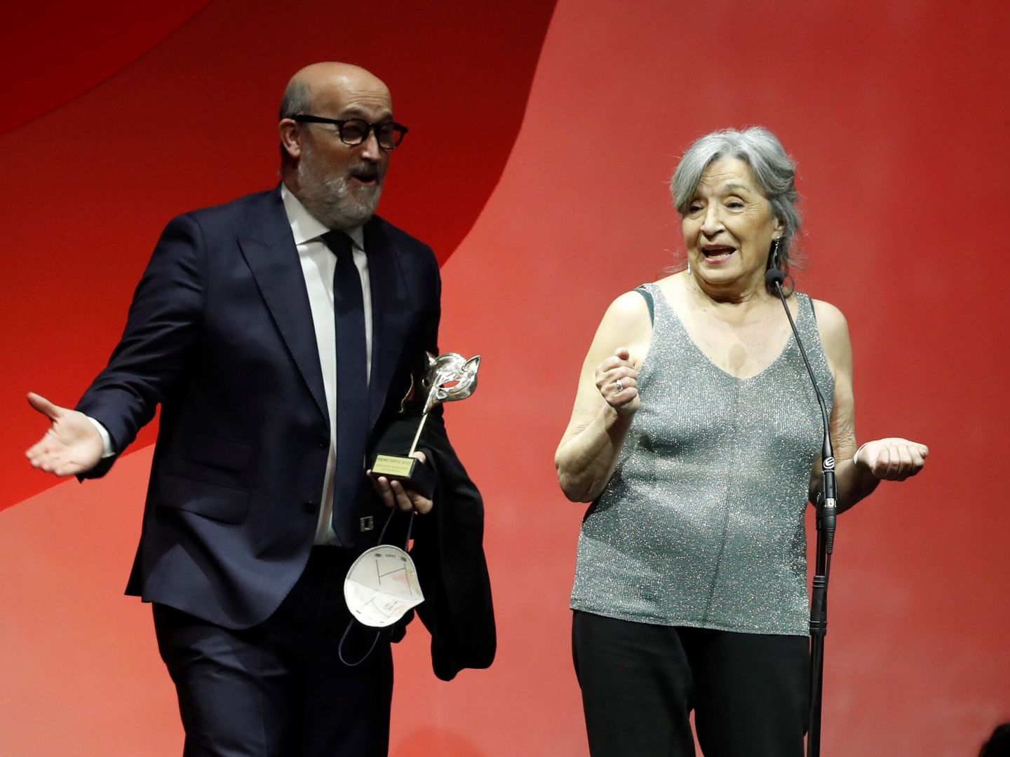 Petra Martínez y Javier Cámara, en la gala de los Premios Feroz. (EFE)
