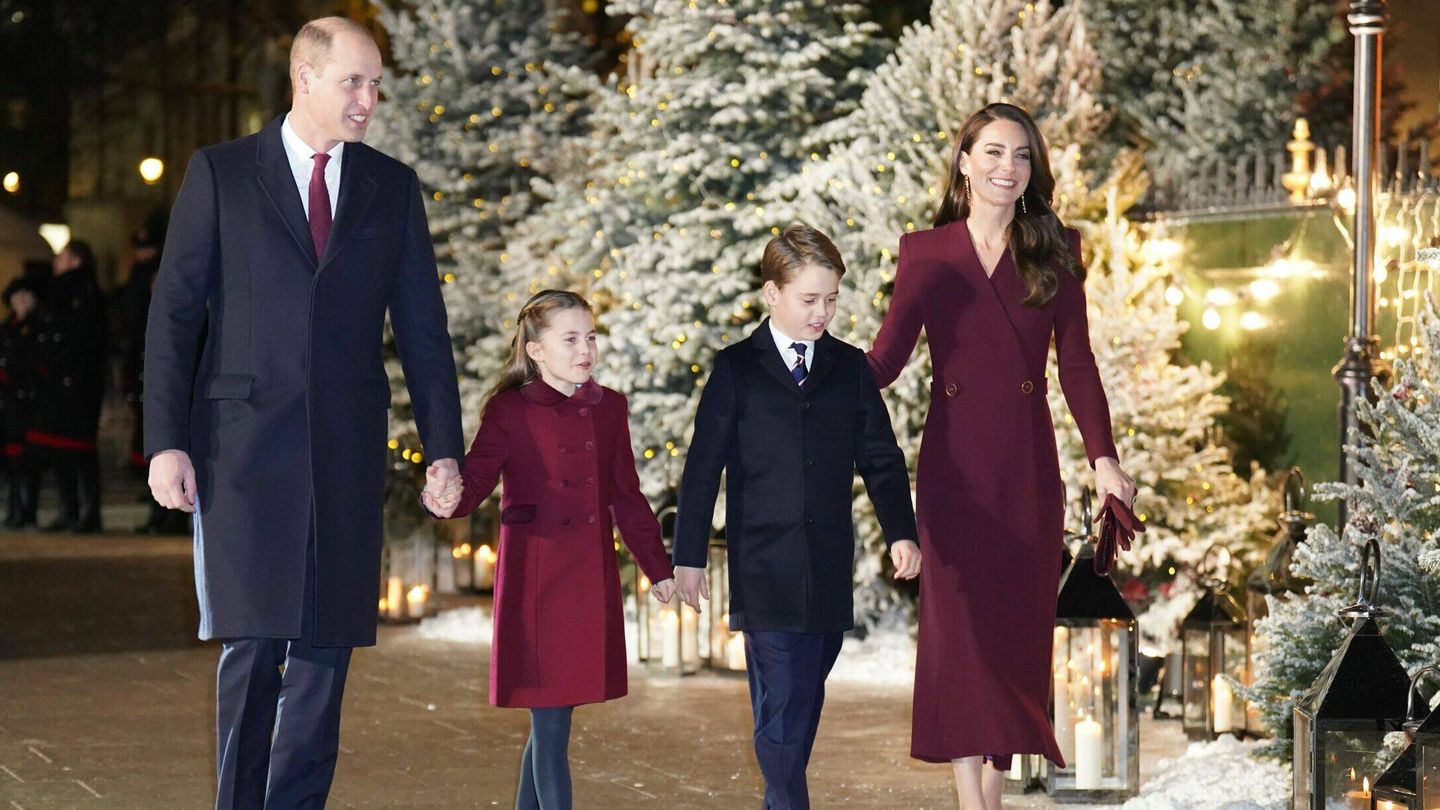 Los príncipes de Gales, junto a sus hijos Charlotte y George. (Reuters)