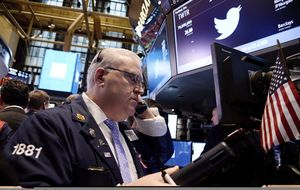 El mercado despluma a Twitter mientras Apple logra otro máximo 