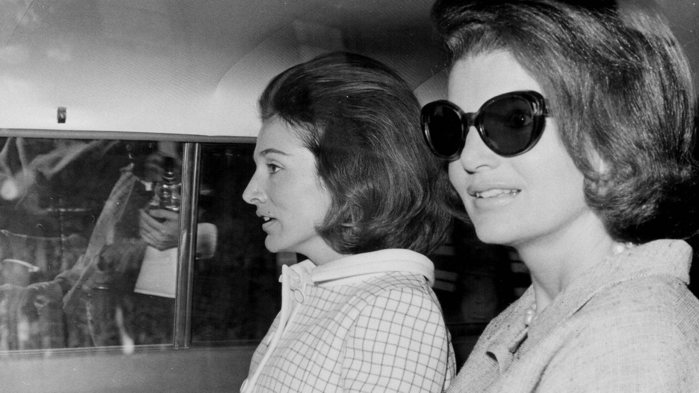 Jackie Kennedy y su hermana, Lee Radziwill. (Getty)